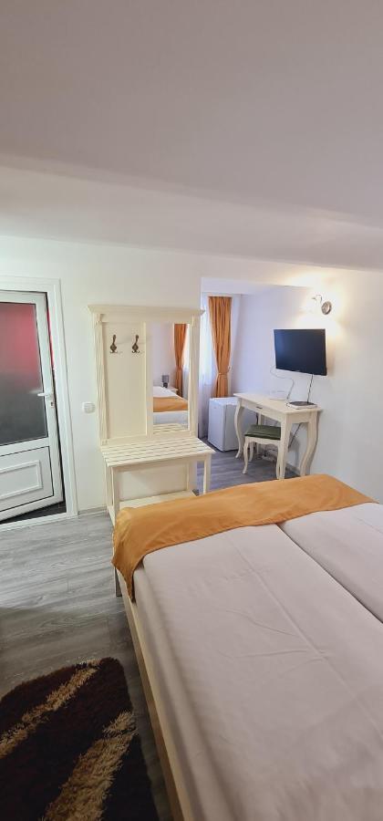 Palas Boutique Segesvár Kültér fotó