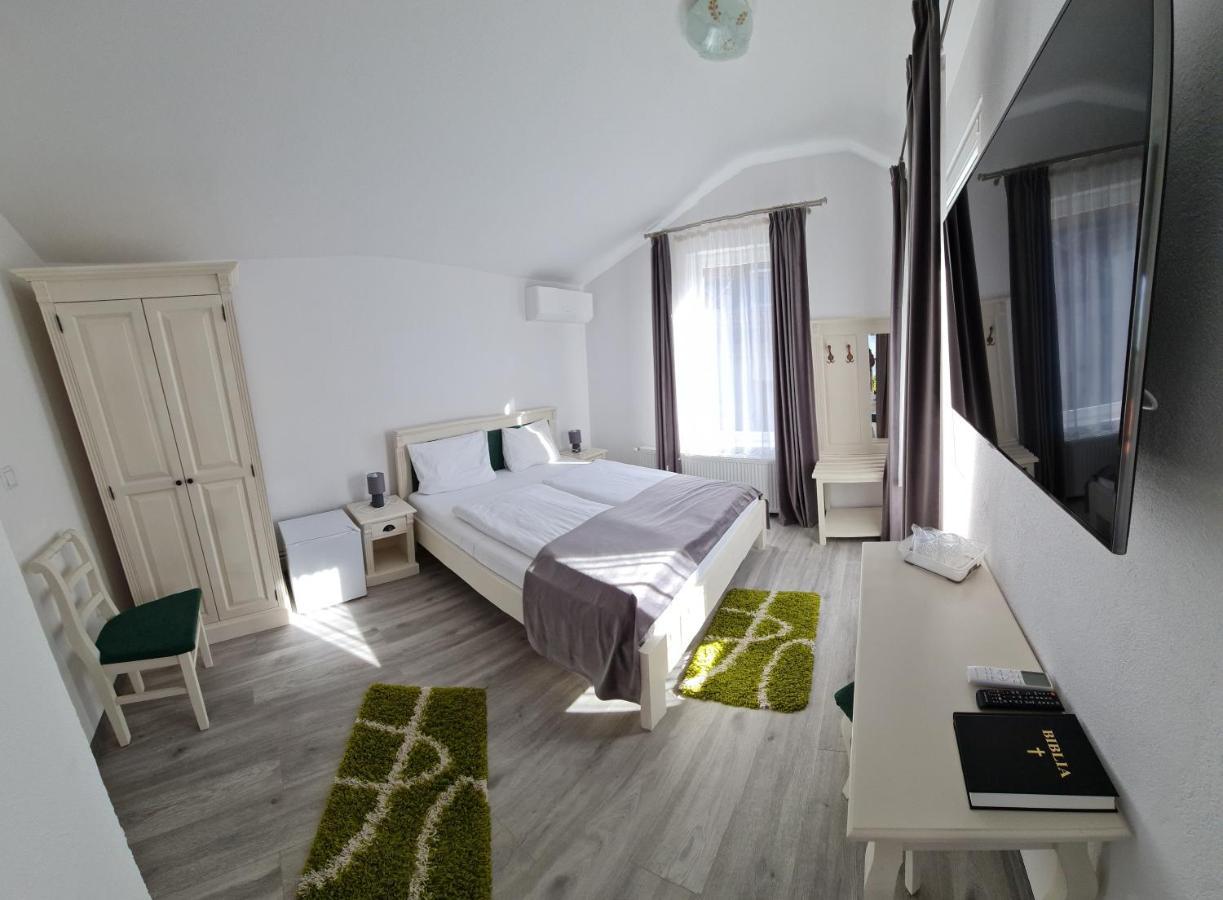 Palas Boutique Segesvár Szoba fotó