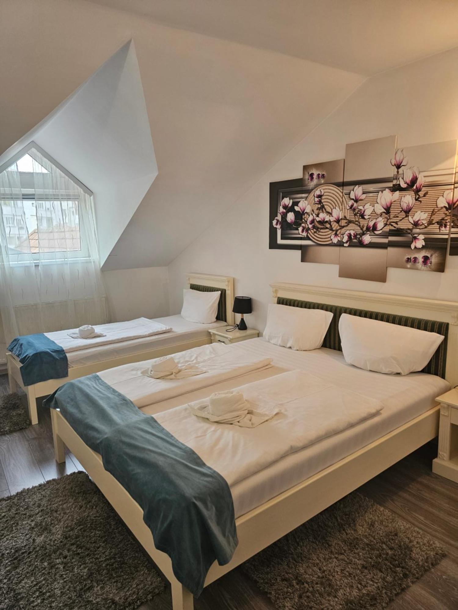 Palas Boutique Segesvár Szoba fotó