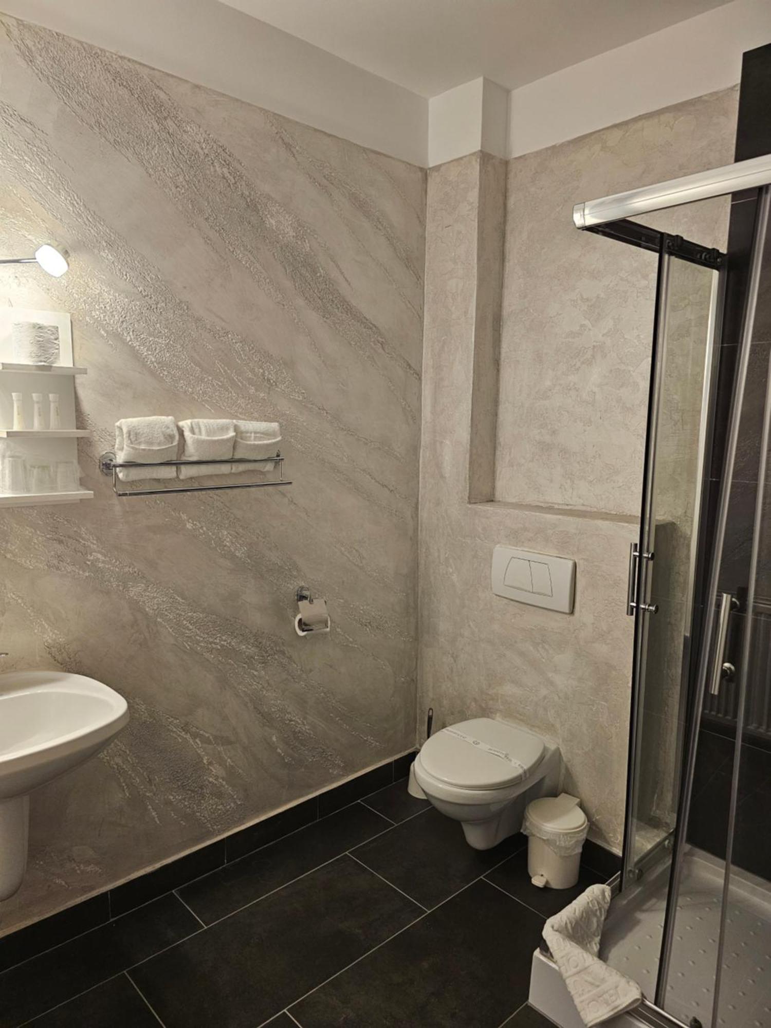 Palas Boutique Segesvár Szoba fotó
