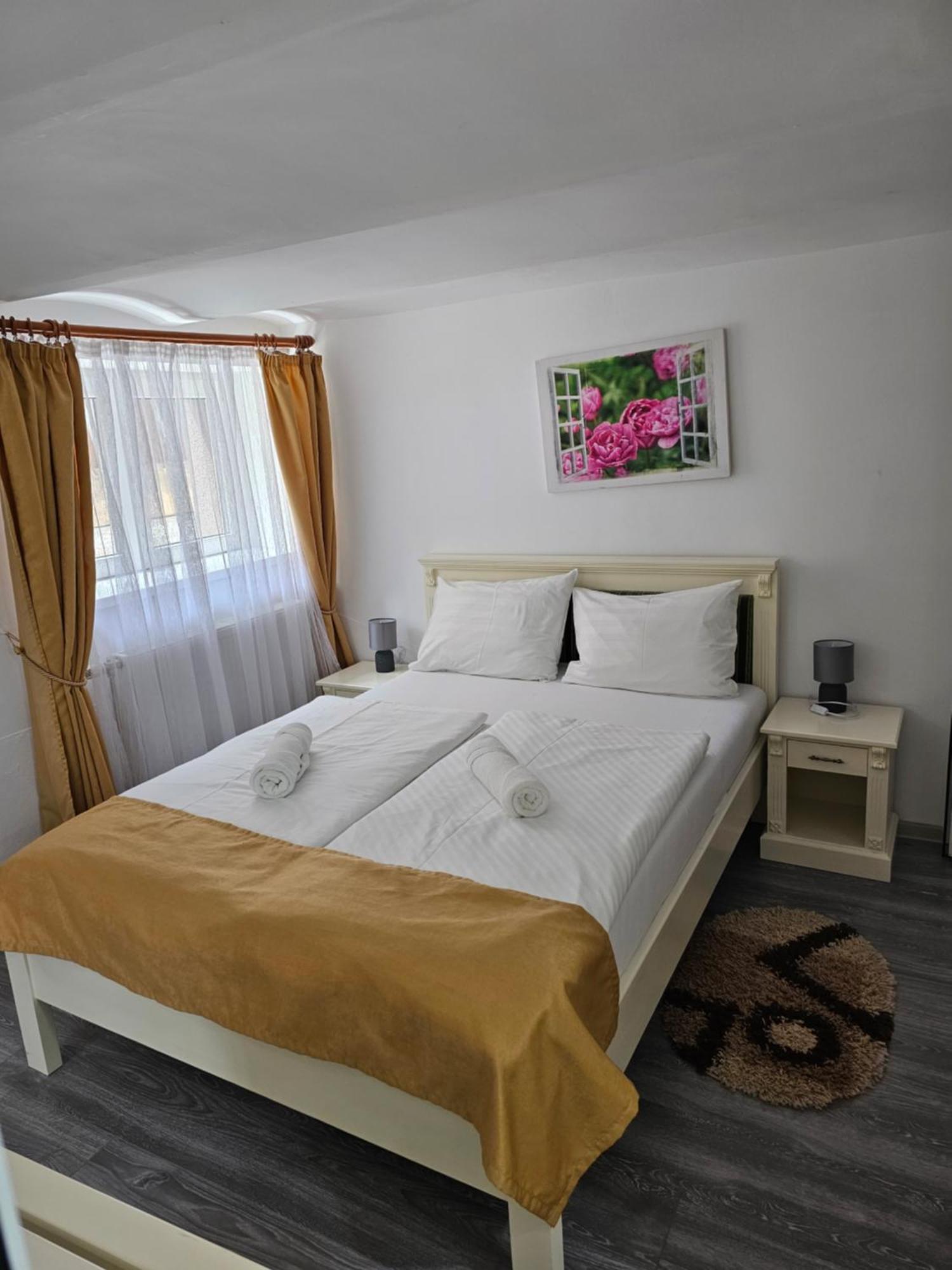 Palas Boutique Segesvár Szoba fotó